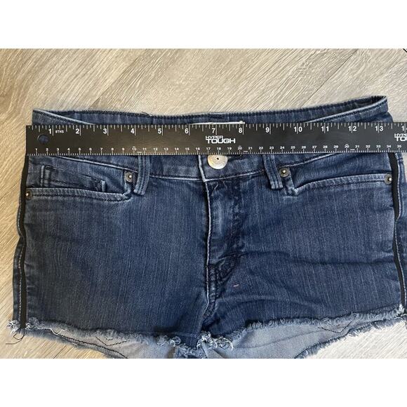 BCBGeneration Women’s Dark Wash Sz 25 Denim Shorts Cut‎ Off - Picture 5 of 5